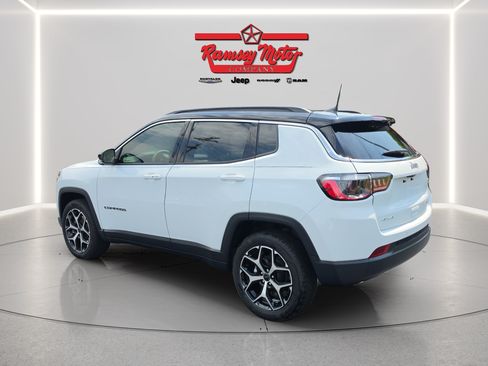Used 2025 Jeep Compass Limited AWD/4WD image 3