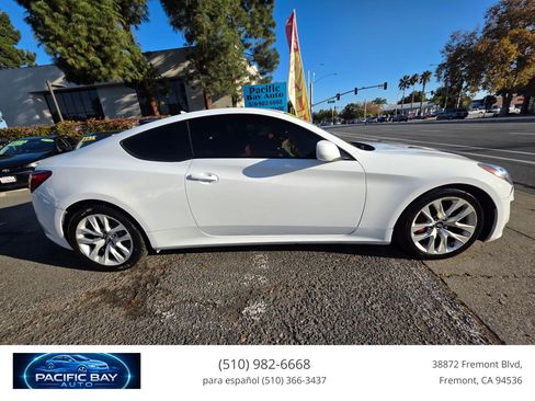 Used 2013 Hyundai Genesis 3.8 RWD image 8
