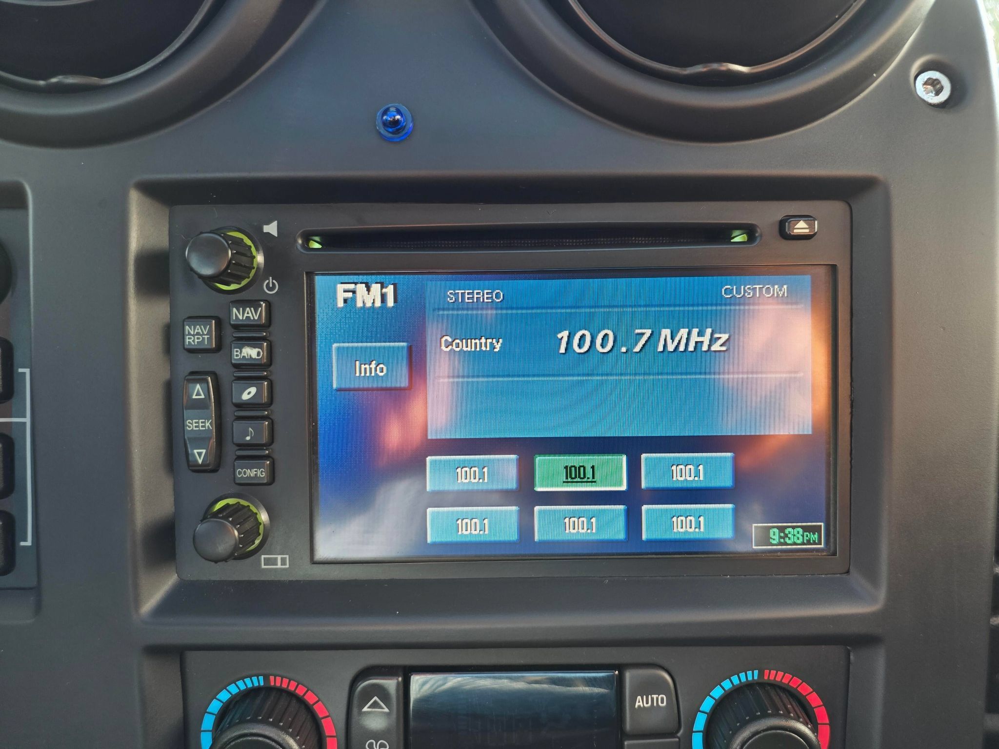 Used 2005 HUMMER H2 SUT w/ Preferred Equipment Group AWD/4WD image 15