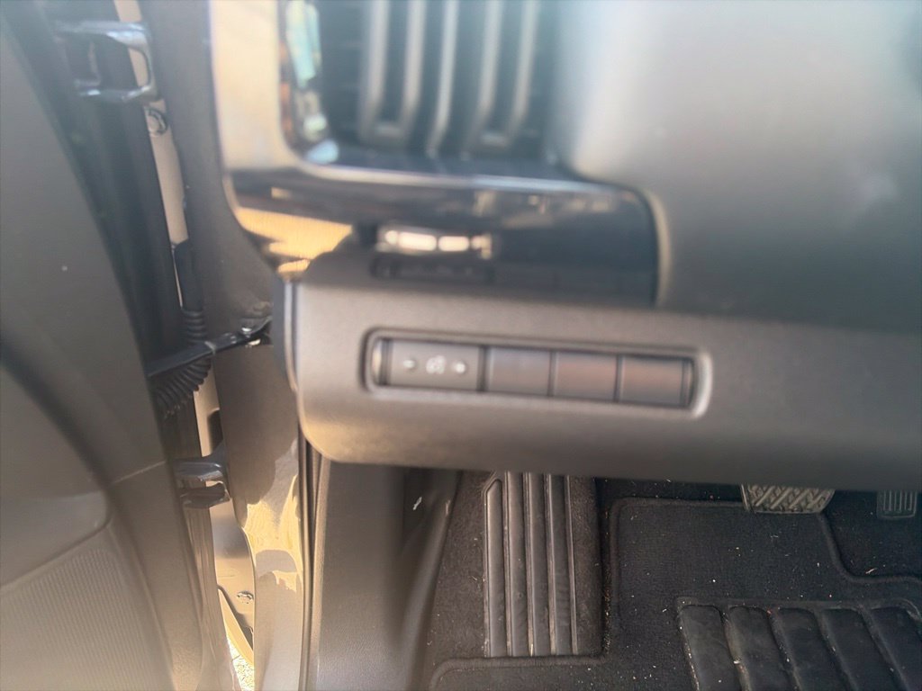 Used 2025 Nissan Pathfinder S AWD/4WD image 19