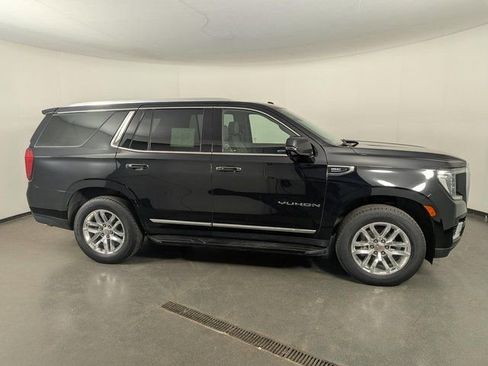 Used 2023 GMC Yukon SLT w/ SLT Premium Package image 8