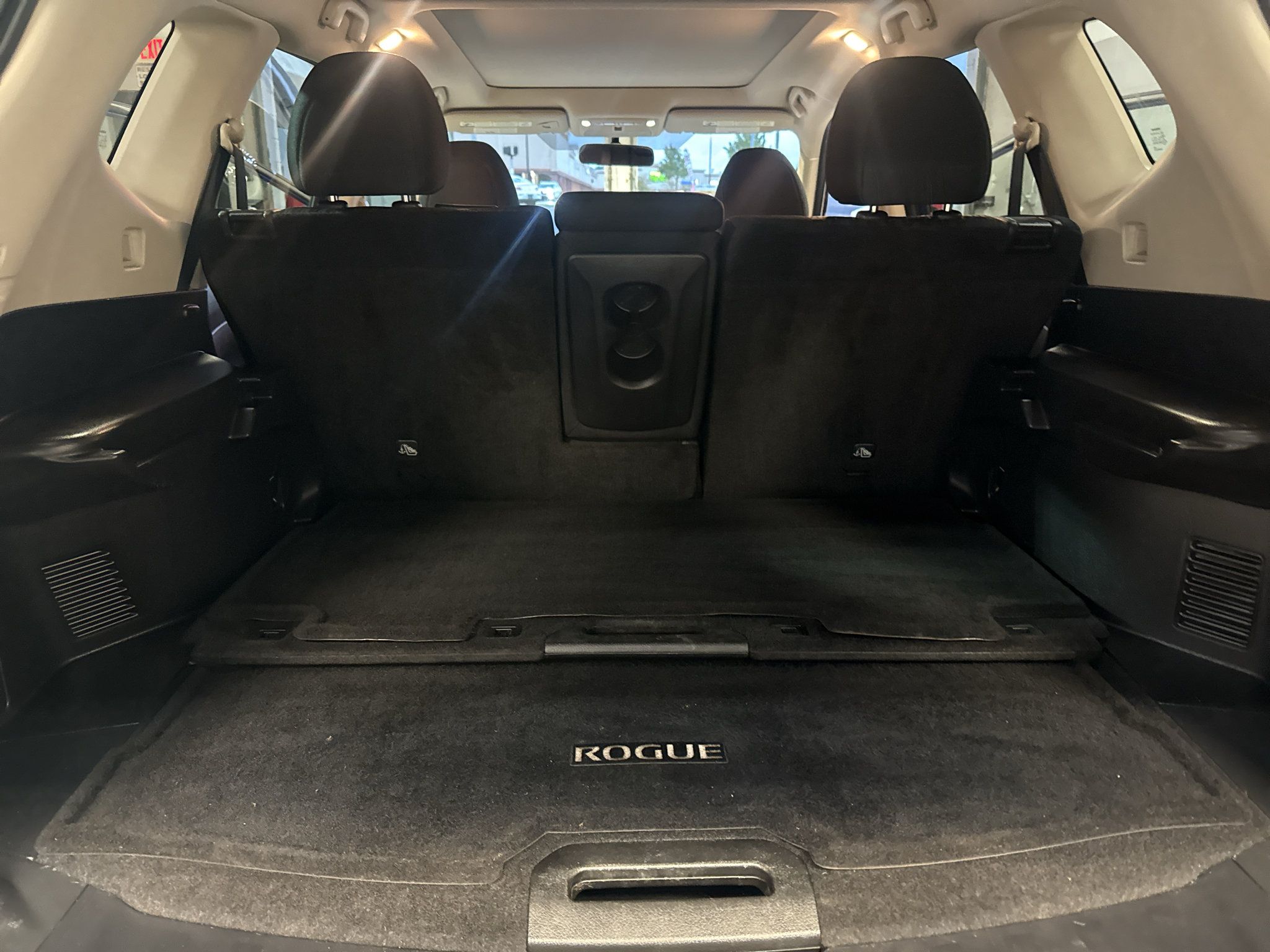 Used 2017 Nissan Rogue SV AWD/4WD image 26
