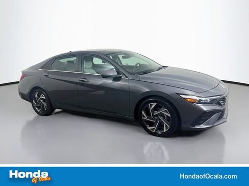 Used 2025 Hyundai Elantra Limited FWD image 1