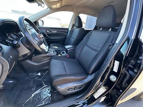 Used 2019 Nissan Rogue SV FWD image 22