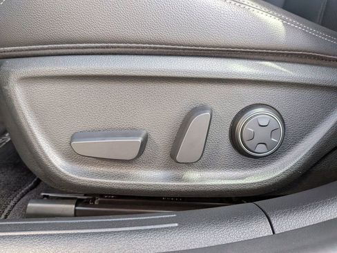 Used 2025 Genesis G70 2.5T image 14