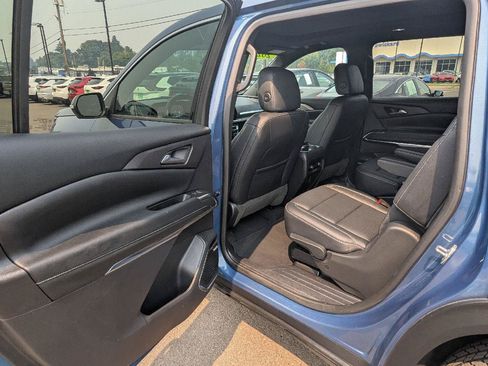 Used 2024 Chevrolet Traverse LT w/ Enhanced Driving Package FWD image 12