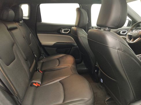 Used 2023 Jeep Compass Limited w/ Sun and Sound Group AWD/4WD image 19