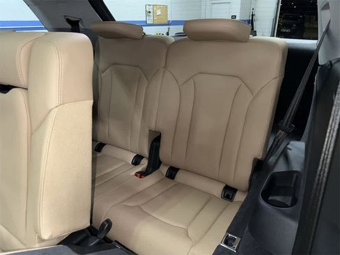 Used 2022 Audi Q7 2.0T Premium w/ Convenience Package image 18