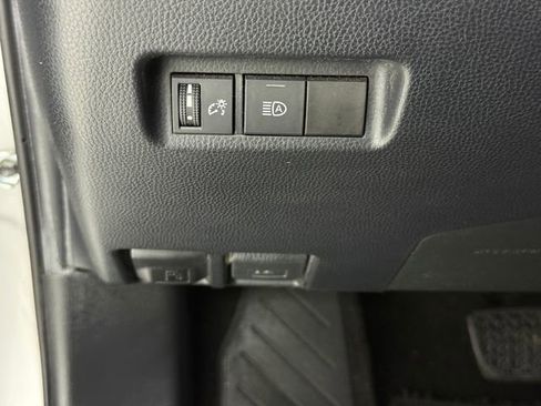 Used 2020 Toyota RAV4 LE FWD image 15