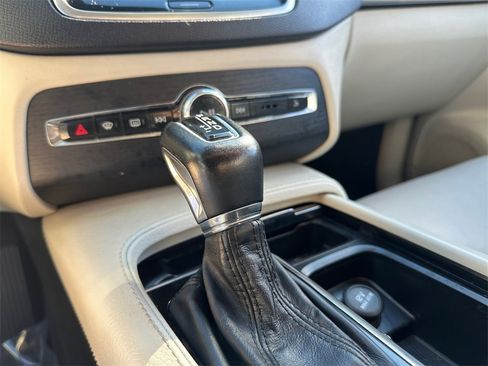 Used 2020 Volvo XC90 T6 Momentum w/ Protection Package image 26