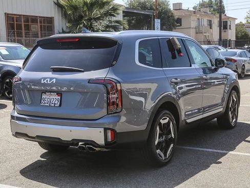 Certified 2023 Kia Telluride EX w/ EX Captain's Chair Package FWD image 10