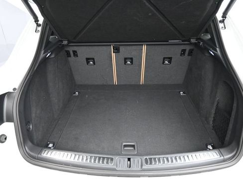 Certified 2025 Porsche Macan AWD/4WD image 26
