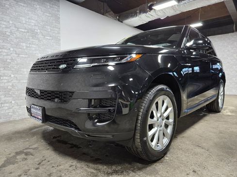 Used 2025 Land Rover Range Rover Sport SE image 5