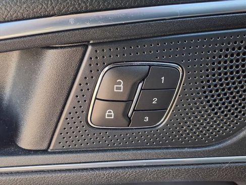 Used 2021 Ford Edge Titanium image 12