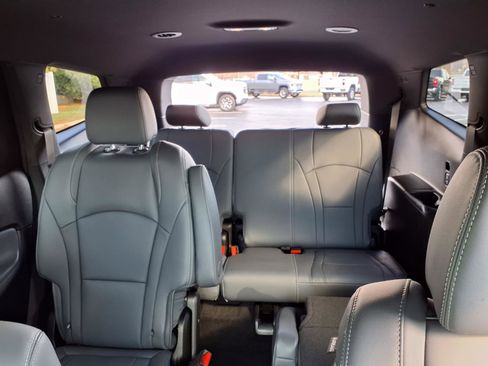 Used 2024 Buick Enclave Essence image 22