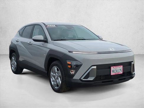 Used 2025 Hyundai Kona SE image 3