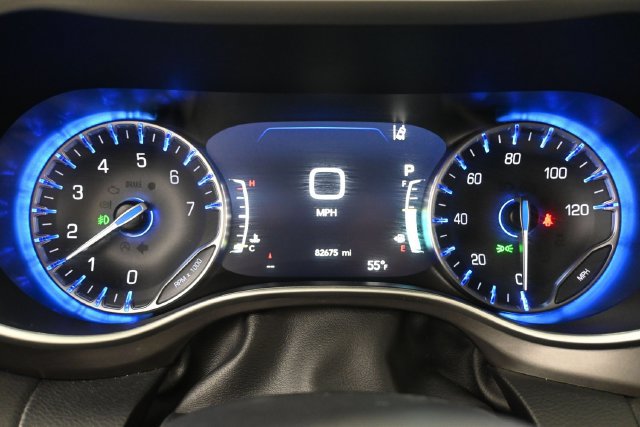 Used 2024 Chrysler Pacifica Touring-L FWD image 9