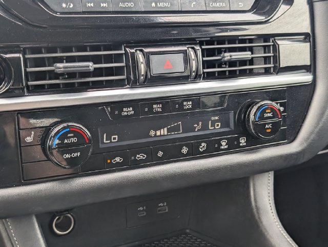 Used 2025 Nissan Pathfinder SV AWD/4WD image 21