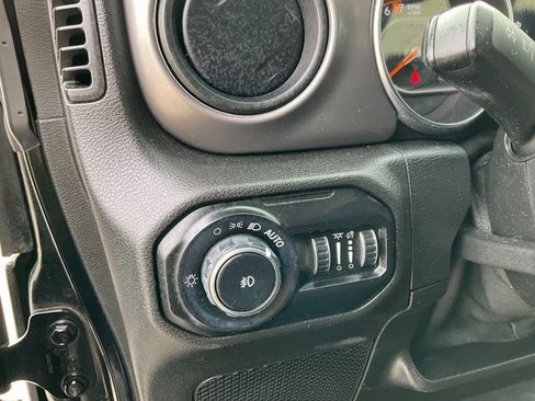 Used 2021 Jeep Wrangler Sport image 6