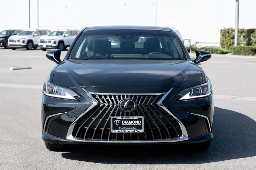 Used 2025 Lexus ES 350 w/ Premium Package FWD image 2