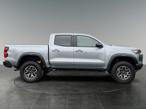 Used 2026 Chevrolet Colorado ZR2 w/ Technology Package AWD/4WD image 10