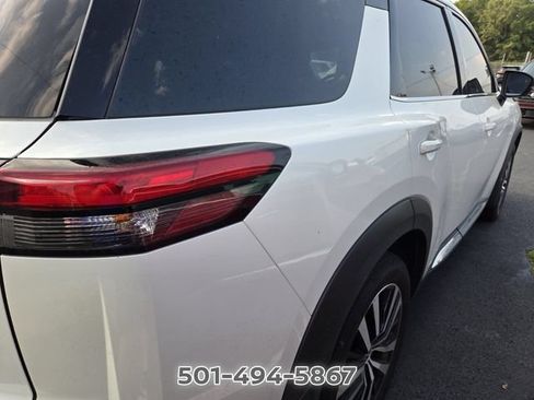 Used 2024 Nissan Pathfinder Platinum AWD/4WD image 10