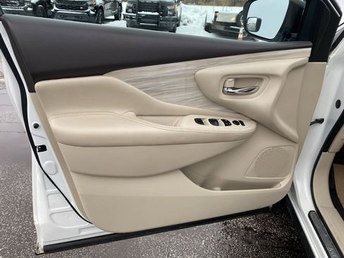 Used 2016 Nissan Murano S image 9