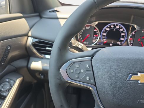 Used 2023 Chevrolet Traverse Premier FWD image 18