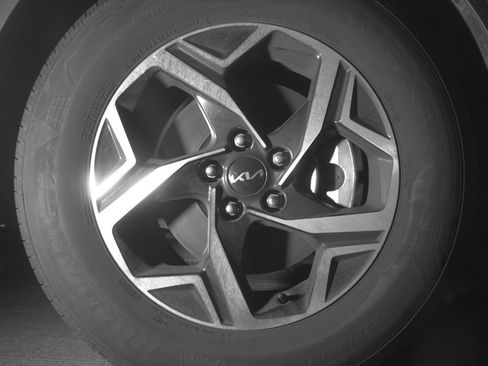 Used 2025 Kia Sportage LX FWD image 13