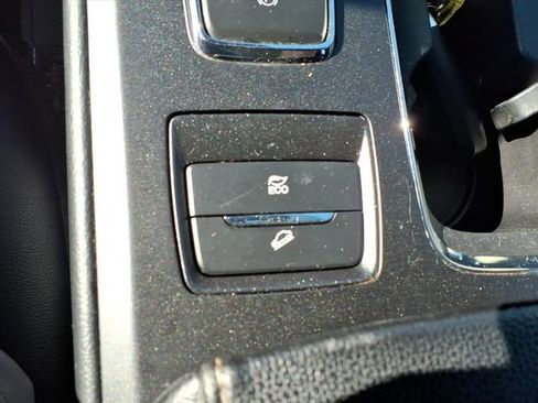 Used 2020 Ford Fusion SEL image 25