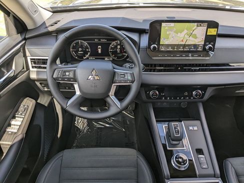 New 2025 Mitsubishi Outlander SE AWD/4WD image 17