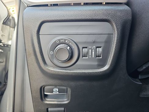 Used 2023 Jeep Grand Cherokee L Laredo image 26