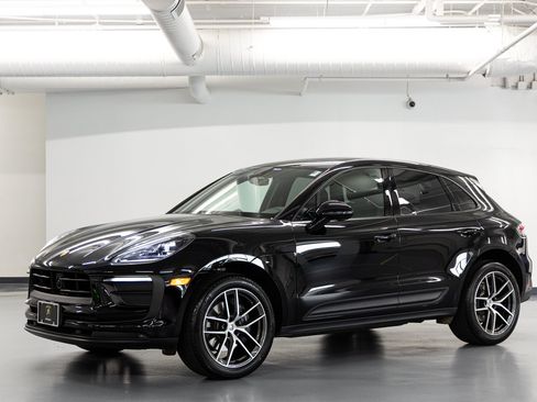 Used 2025 Porsche Macan AWD/4WD image 1