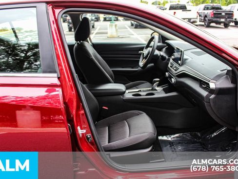 Used 2025 Nissan Altima 2.5 SV FWD image 21