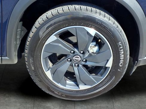 Used 2025 Nissan Rogue SV FWD image 9