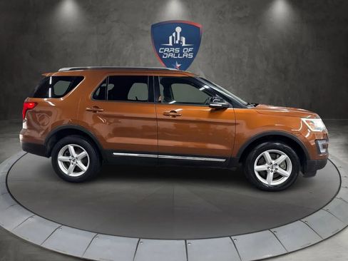 Used 2017 Ford Explorer XLT image 6