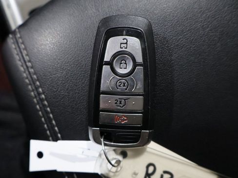 Used 2024 Ford Edge Titanium image 27