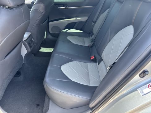 Used 2018 Toyota Camry XLE FWD image 16