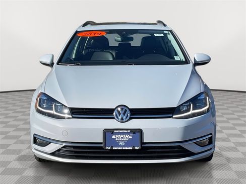 Used 2019 Volkswagen Golf SE image 2