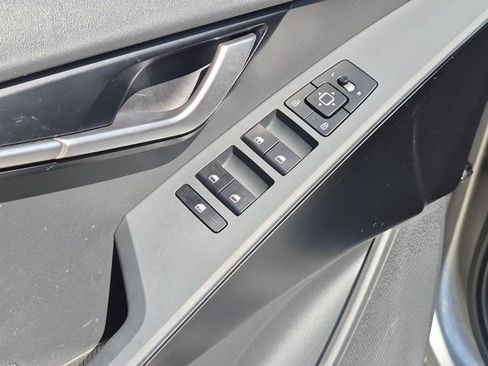 Used 2025 Kia Niro LX FWD image 13