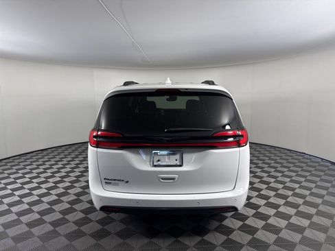 Used 2021 Chrysler Pacifica Touring w/ S Appearance Package FWD image 4