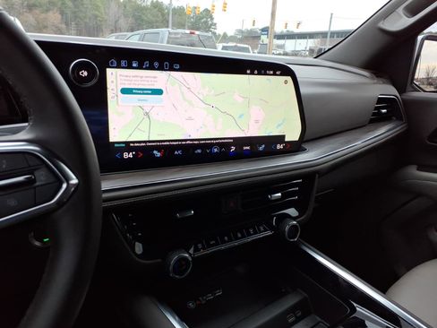 Used 2025 Chevrolet Suburban LT w/ Comfort Package image 10