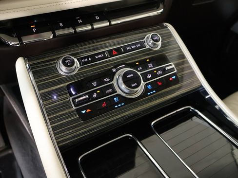 Certified 2023 Lincoln Aviator Black Label w/ Dynamic Handling Package AWD/4WD image 8