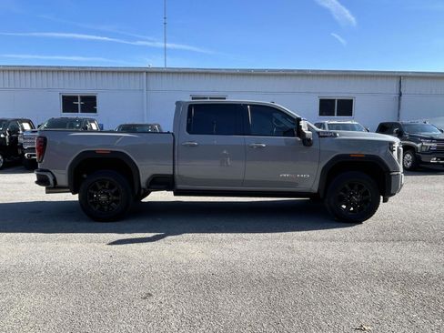 Used 2025 GMC Sierra 2500 AT4 w/ AT4 Premium Plus Package image 2