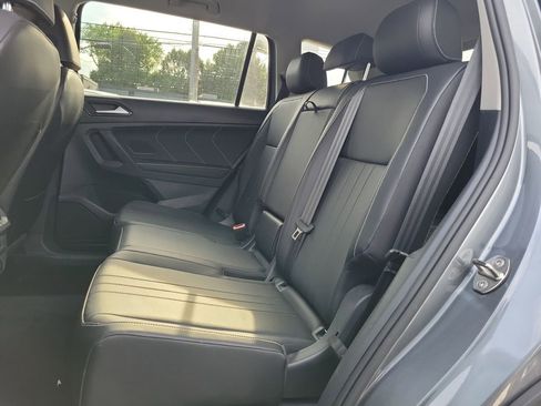 Used 2022 Volkswagen Tiguan SE image 13