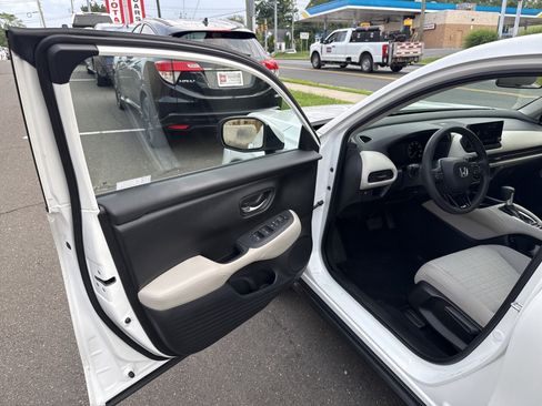 Used 2024 Honda HR-V LX image 9