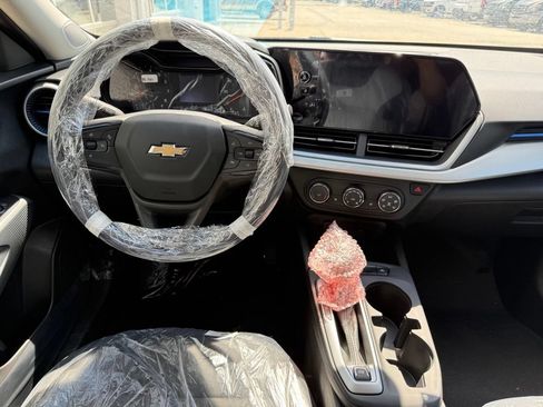 New 2026 Chevrolet Trax LS w/ LS Convenience Package FWD image 2