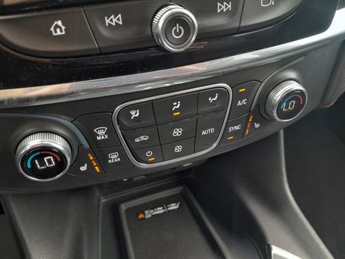 Used 2022 Chevrolet Traverse RS AWD/4WD image 23