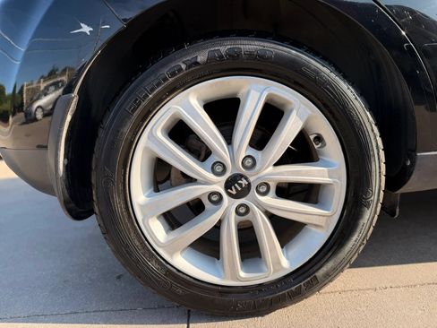 Used 2018 Kia Soul + FWD image 16