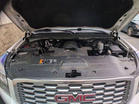 Used 2020 GMC Yukon Denali w/ Denali Ultimate Package AWD/4WD image 17